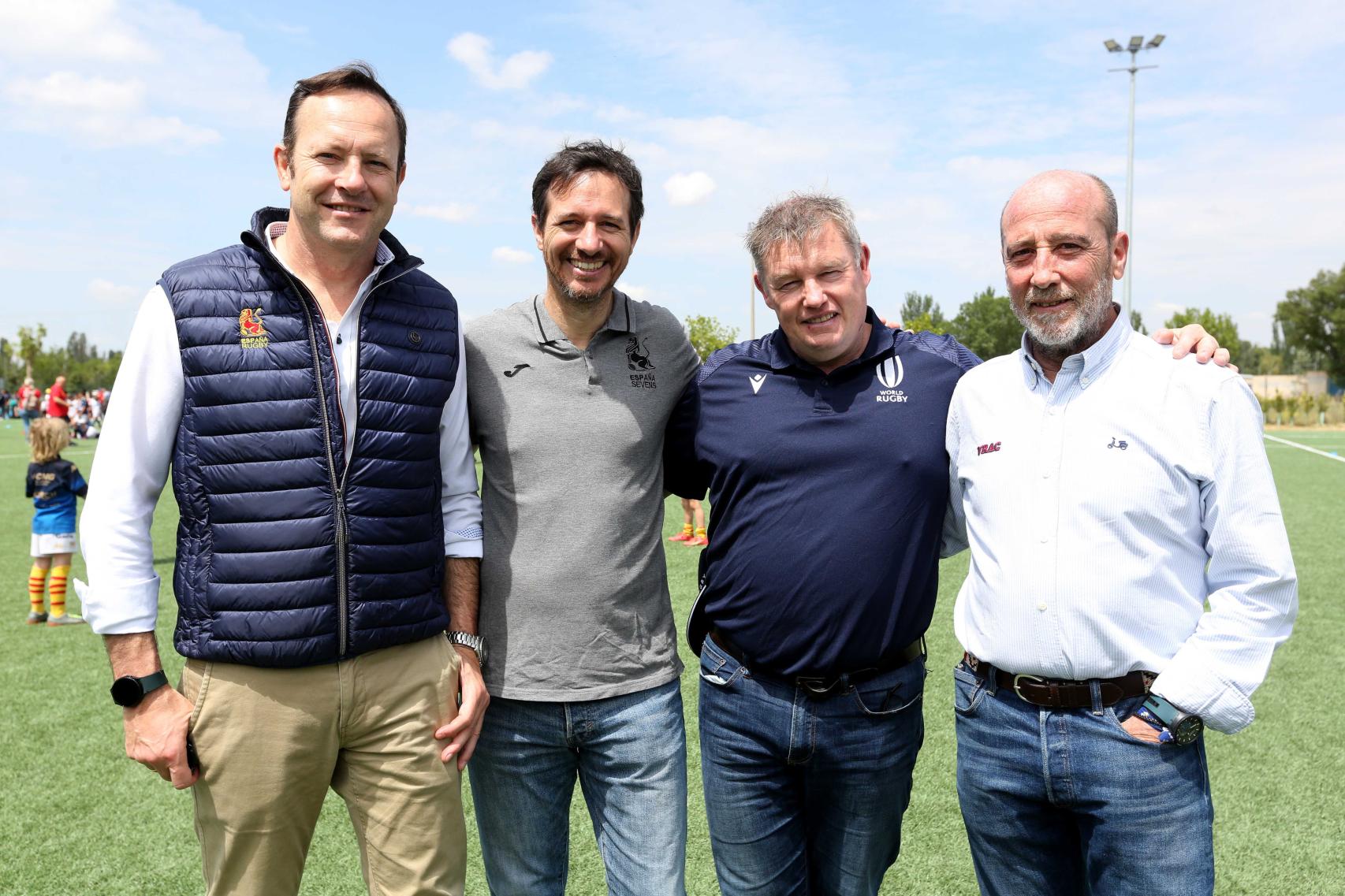 Juan Carlos Martín ‘Hansen’, presidente de la FER; Eliseo Patrón Costas, secretario general de la federación de rugby; Jason Lewis, responsable de desarrollo de la World Rugby; y José María Valentín-Gamazo, presidente del VRAC