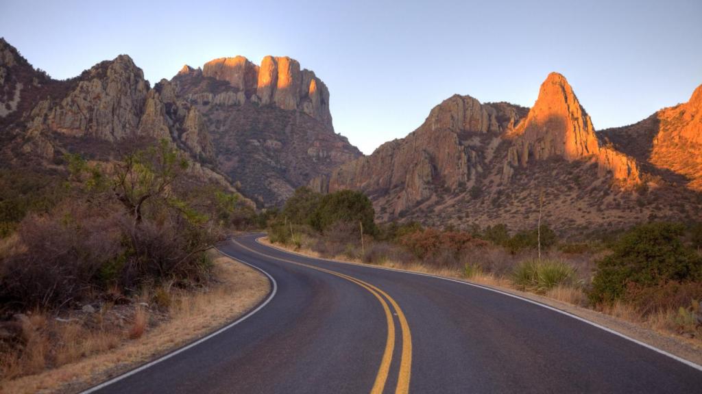 Panorámico Mountain Road en Texas, cerca del parque nacional Big Bend.