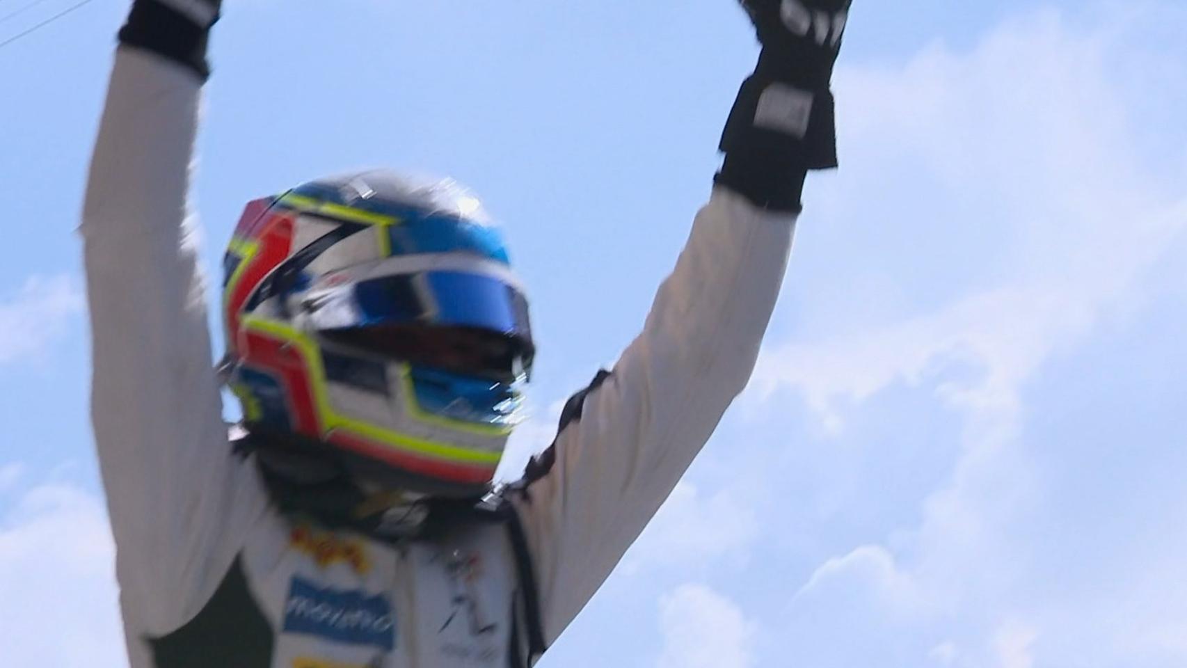 Pepe Martí celebra su victoria en el Gran Premio de España de F3.
