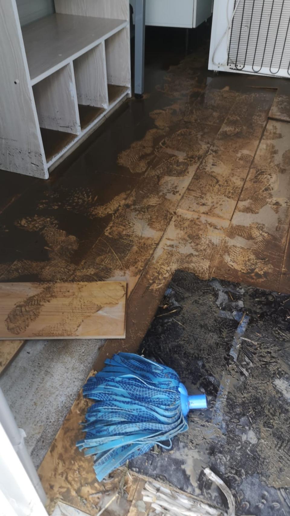 Destrozos en el su bar de Torrecilla de la Orden