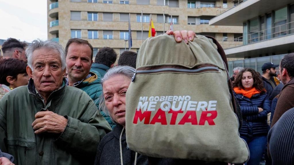 Cientos de ganaderos, el pasado 12 de abril, concentrados en Salamanca ante la Delegación Territorial de la Junta de Castilla y León para protestar por la gestión de la sanidad animalCientos de ganaderos, se han concentrado ese miércoles en Salamanca ante la Delegación Territorial de la Junta de Castilla y León para protestar por la gestión de la sanidad animal.