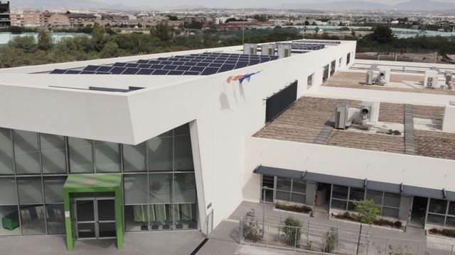 Placas fotovoltaicas en los colegios ELIS de Alicante y Murcia.