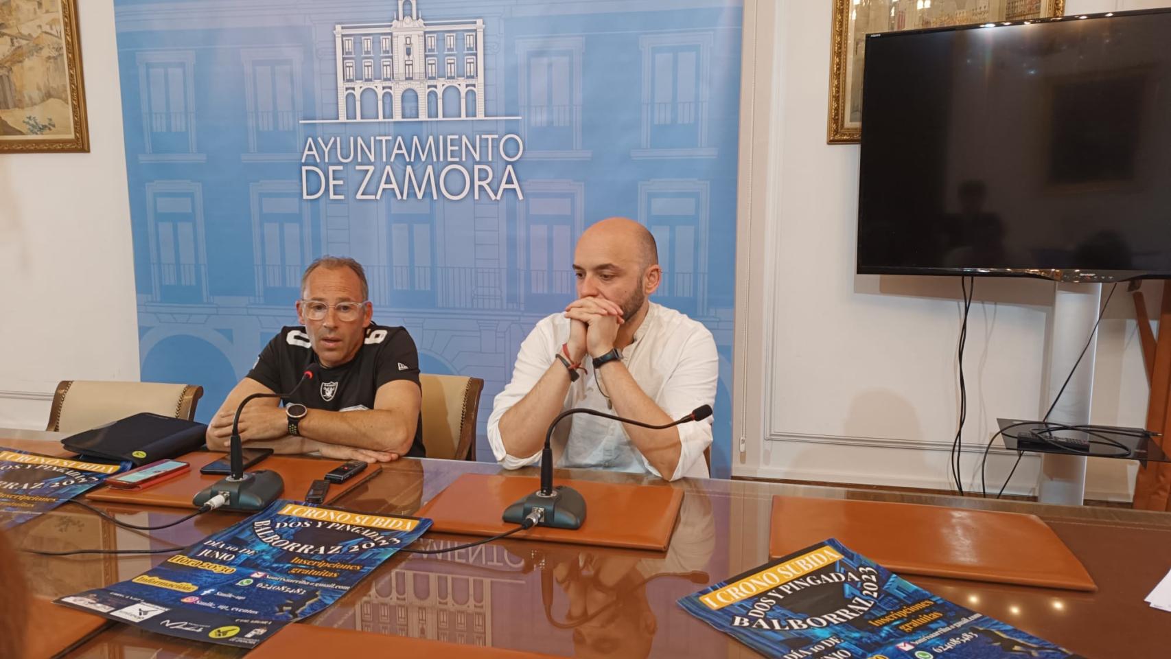 Presentación de la ICrono-subida dos y pingada, con Manuel Alonso y Gaspar Cadenas