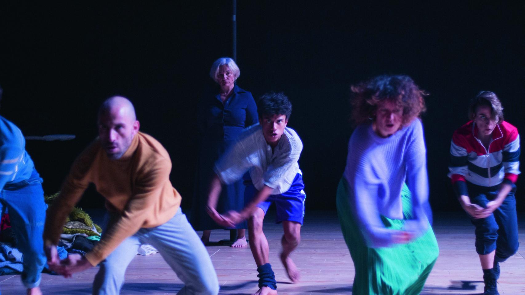 Les Impuxibles mezclan teatro, danza y circo / Foto: Xavi Buxeda.