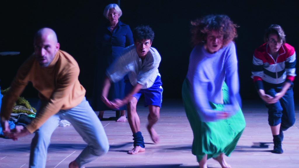 Les Impuxibles  mezclan teatro, danza y circo / Foto: Xavi Buxeda.
