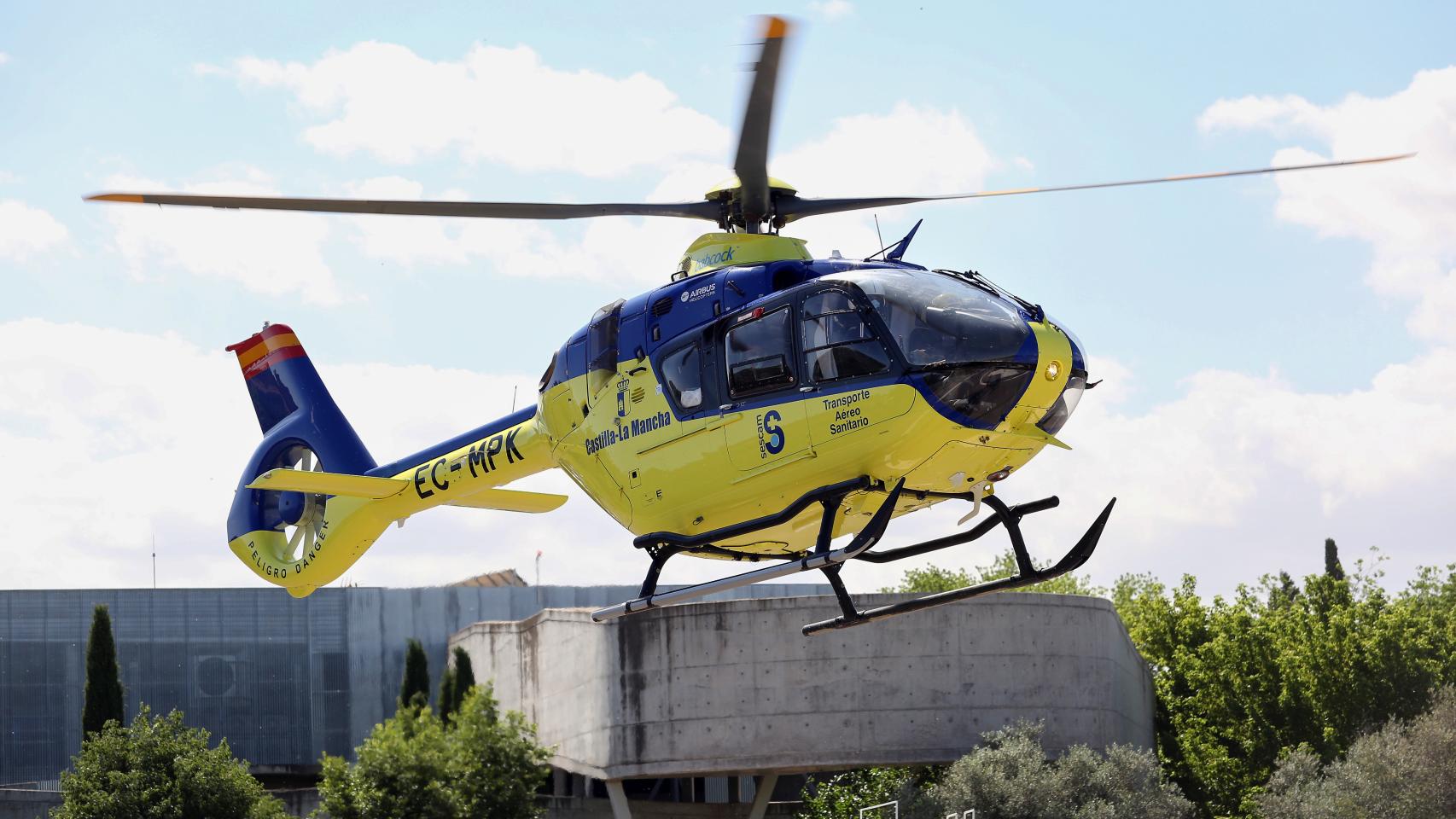 Helicóptero medicalizado del Sescam. Foto: Óscar Huertas