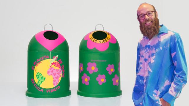 El empresario Tristán Ramírez junto al iglú de Ecovidrio diseñado por la marca de la que es CEO.