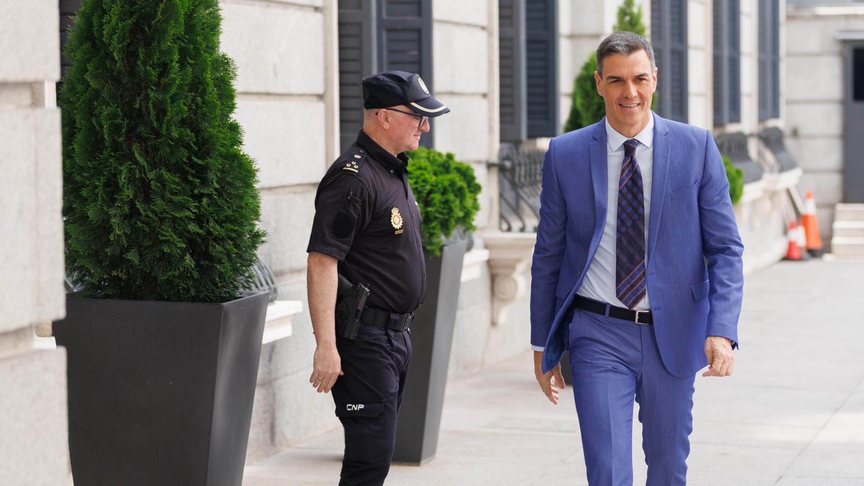 Pedro Sánchez, entrando al Congreso de los Diputados.