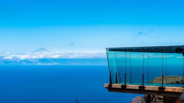 El pueblo más bonito de España tiene un mirador impresionante: a 620 metros sobre el suelo