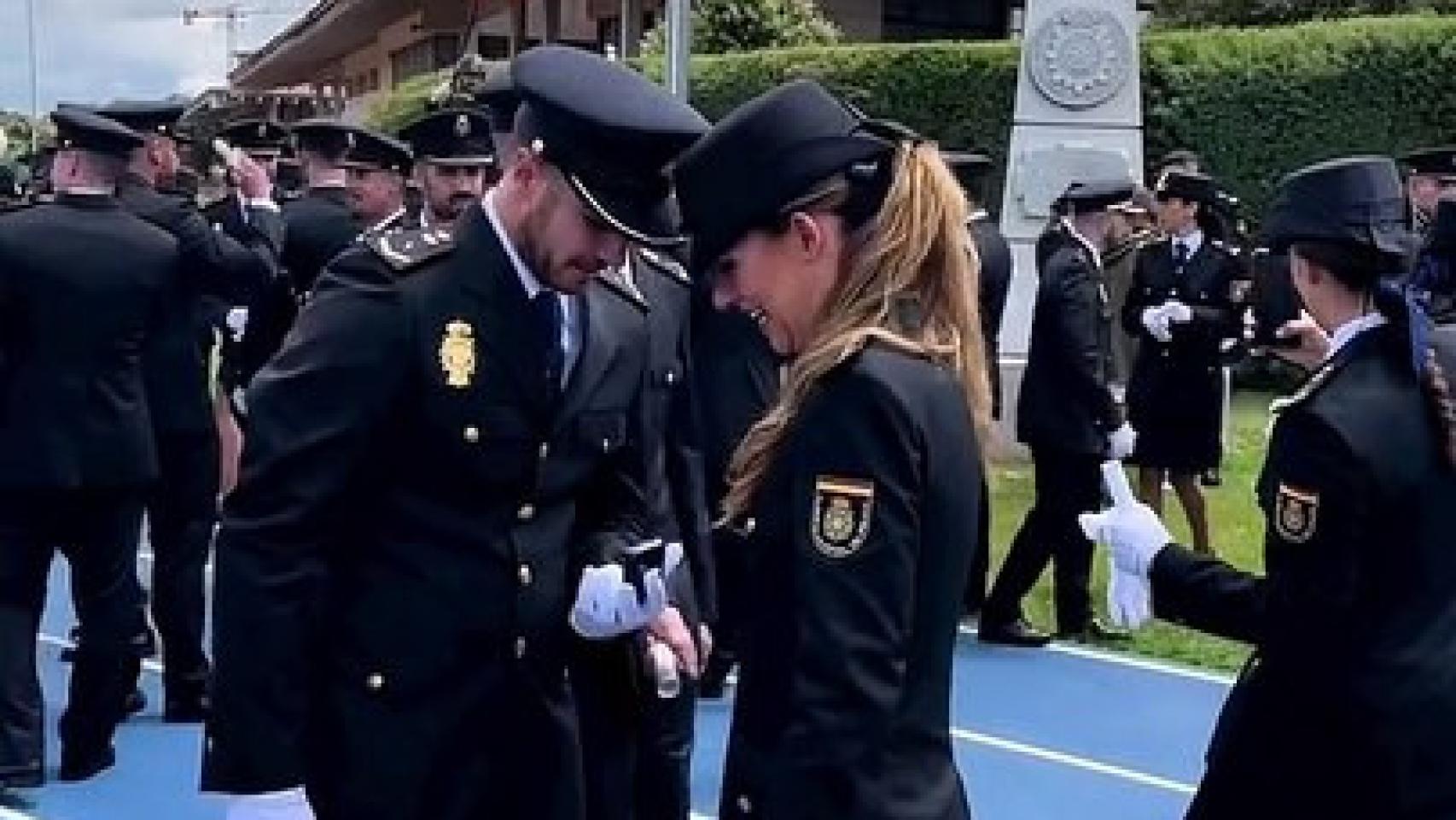 Captura del vídeo de la pedida de meno que se ha hecho viral.