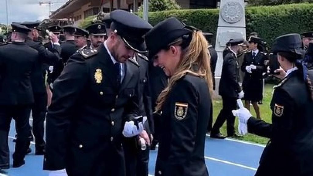 Captura del vídeo de la pedida de meno que se ha hecho viral.
