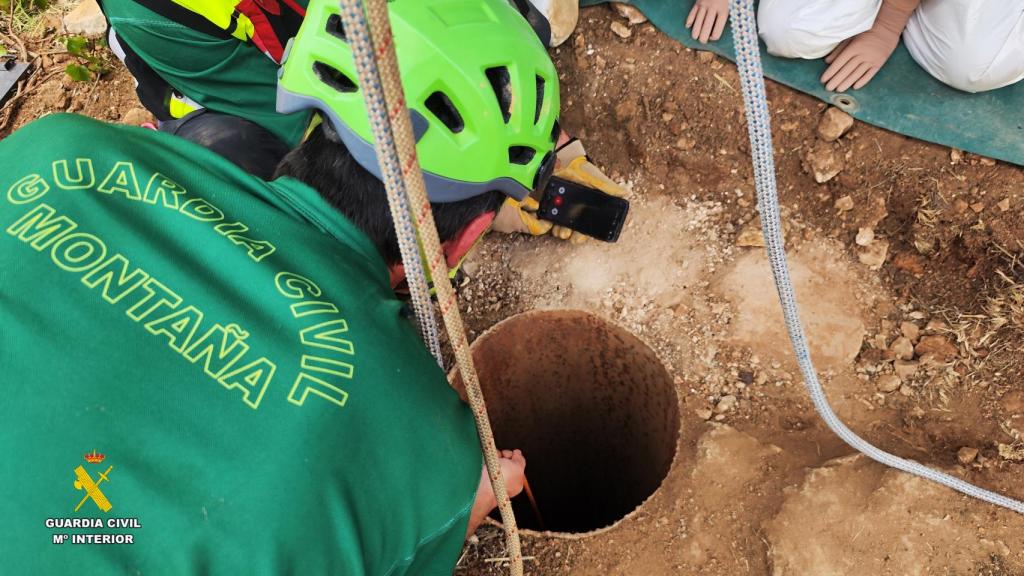 Pozo de la finca de Manzanares. Foto: Guardia Civil de Ciudad Real.