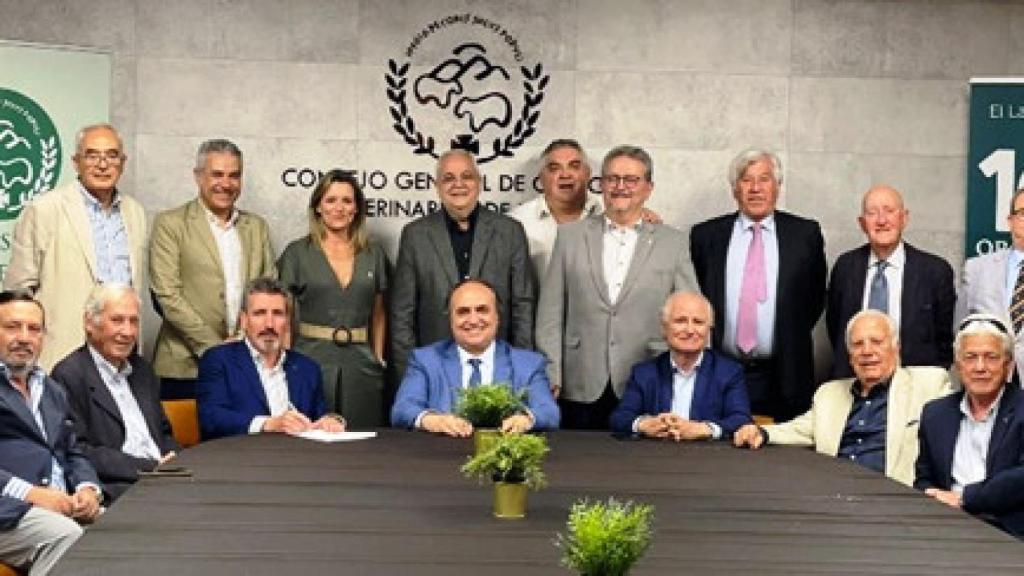 El jurado del premio de los veterinarios tras la deliberación