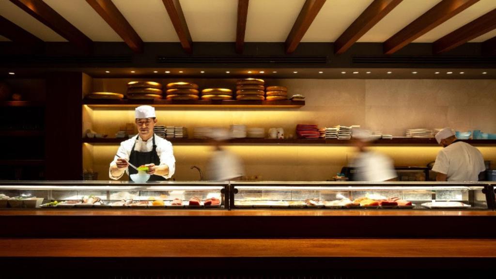La barra de sushi de Nobu Marbella.