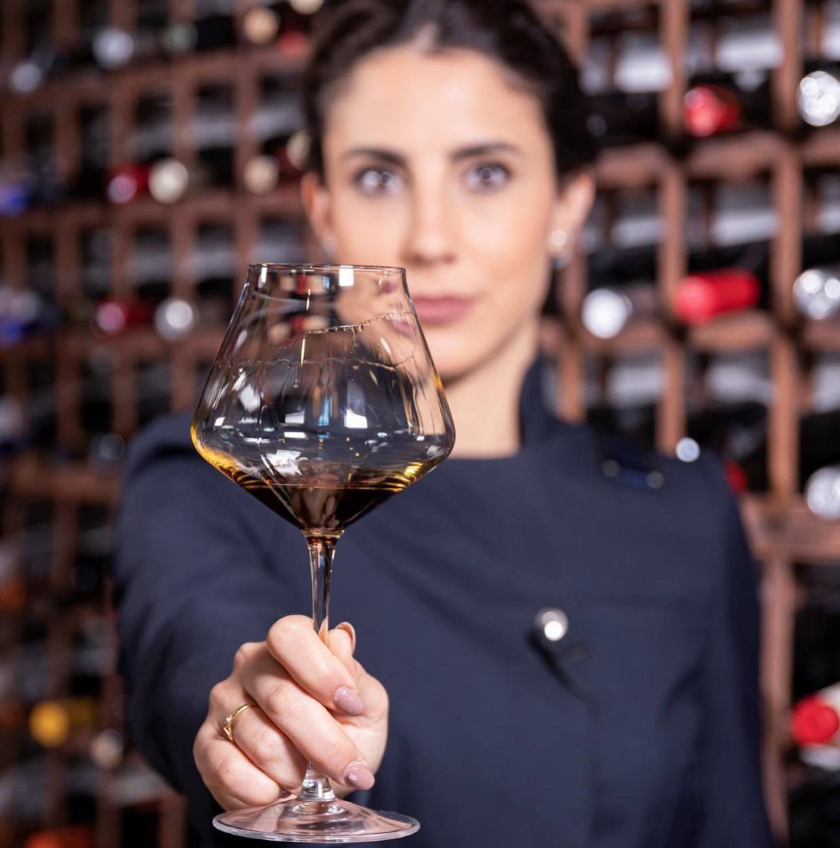 Lucía Fuentes en la bodega de Aponiente