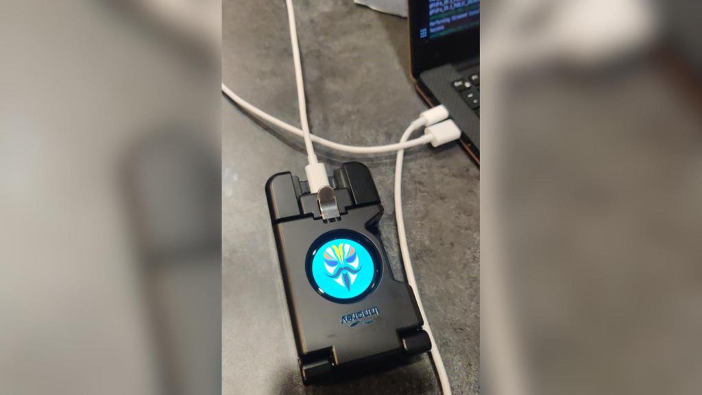 El adaptador necesario para hacer root al Pixel Watch