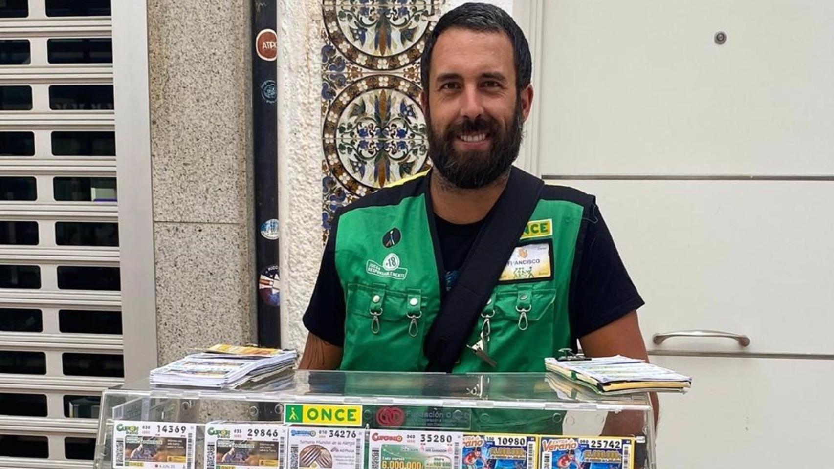 Francisco Esteve, vendedor de la ONCE desde 2021.