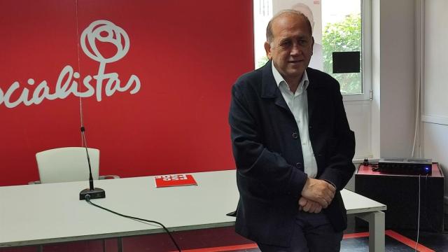 El exsenador gallego Xoaquín Fernández Leiceaga presenta su dimisión.