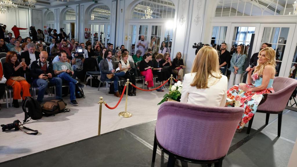 Ana Obregón, rodeada de fotógrafos y entre gran expectación, este miércoles, en Madrid.