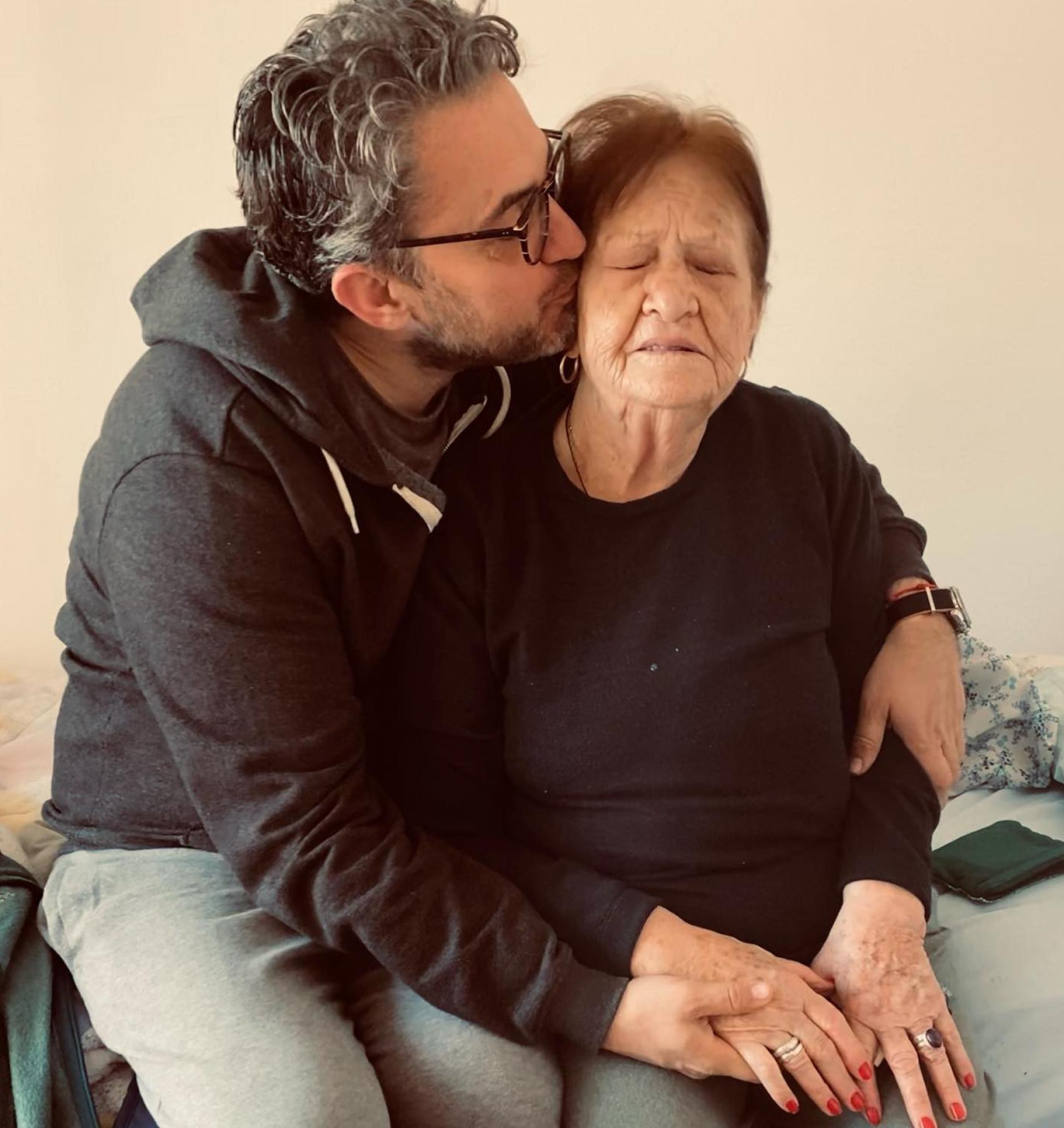 Máximo Huerta y su madre, en una imagen de Instagram.
