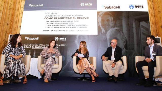 La mesa redonda que ha analizado el relevo dentro de la jornada de Aefa en Orihuela.