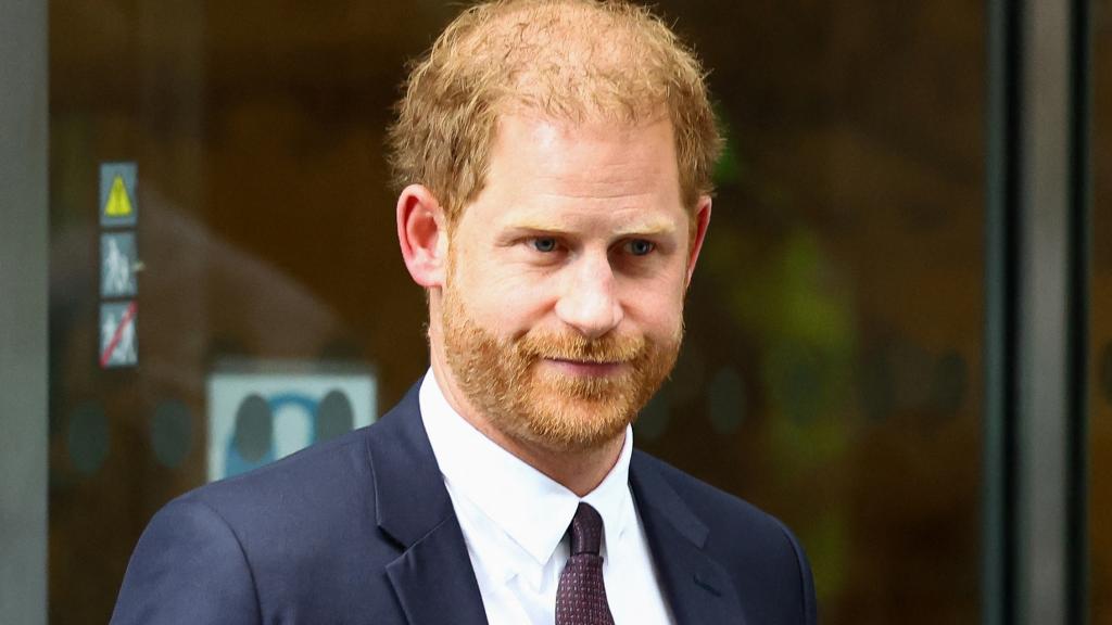 El príncipe Harry de Inglaterra, duque de Sussex, saliendo de los juzgados, este pasado martes 6 de junio de 2023.