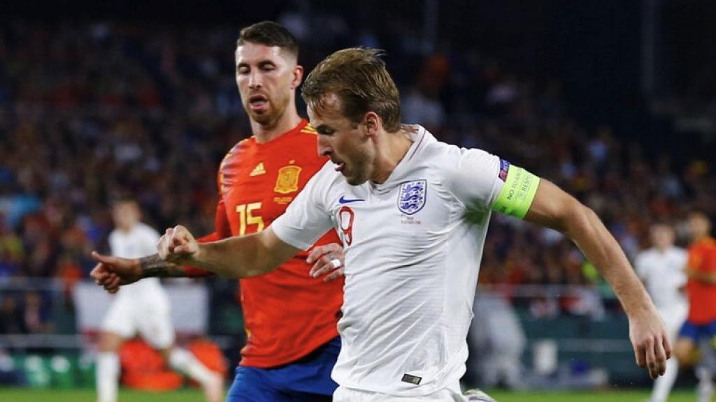 Sergio Ramos y Harry Kane, durante un partido de selecciones en 2018