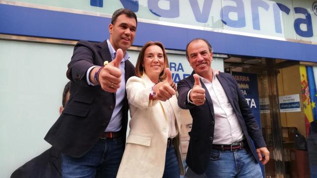El líder del PP navarro, Javier García, con Cuca Gamarra y el ex de UPN, Carlos García Adanero.