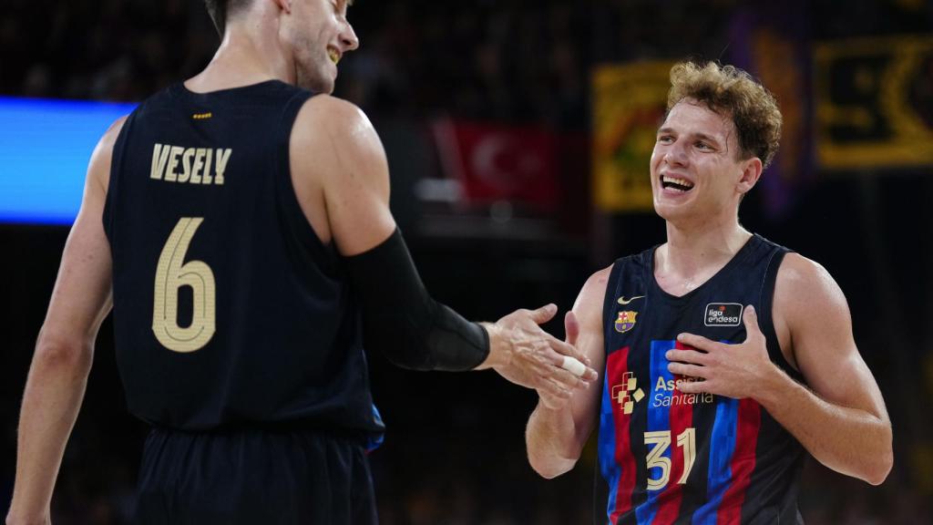 Vesely y Jokubaitis hablan durante el partido.