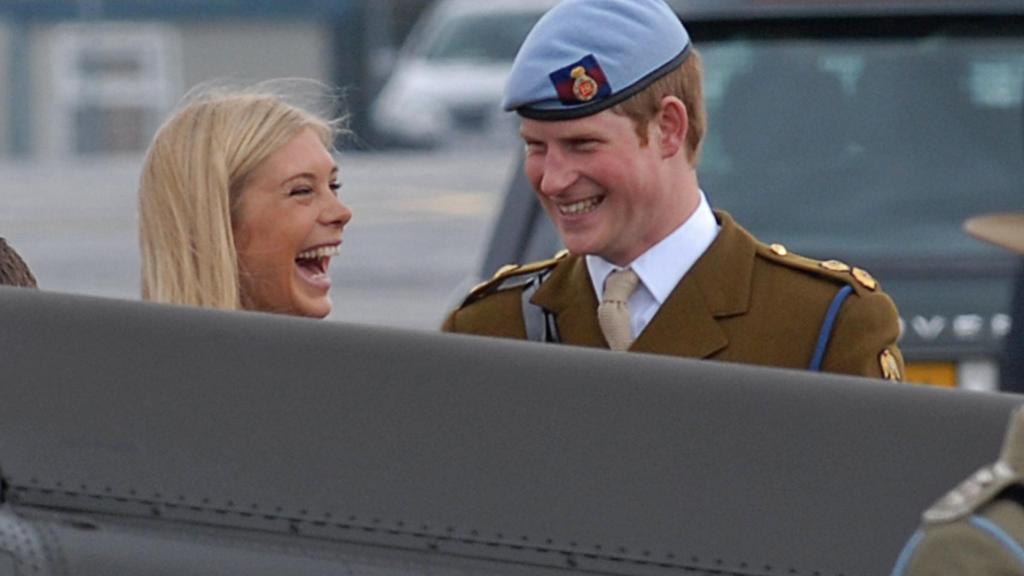 El príncipe Harry su entonces novia, Chelsy Davy.