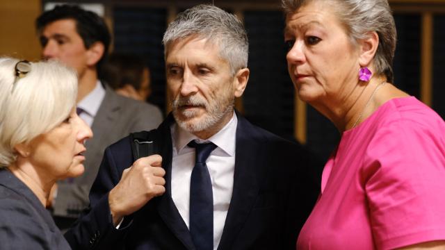 El ministro Fernando Grande-Marlaska y la comisaria de Interior, Ylva Johansson, durante la reunión de este jueves en Luxemburgo