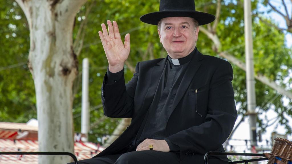 El Padre Apeles en la Feria de Abril de Sevilla.