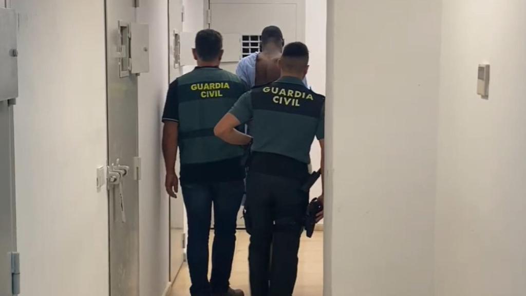 El momento del pase a disposición judicial del detenido.