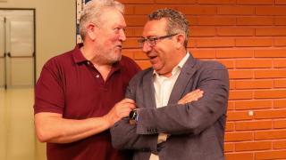 Javier Abinzano, presidente del Club Balonmano Benidorm (izquierda), junto al alcalde de la ciudad, Toni Pérez.