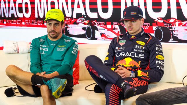 Fernando Alonso, junto a Max Verstappen en una rueda de prensa de Mundial de F1.