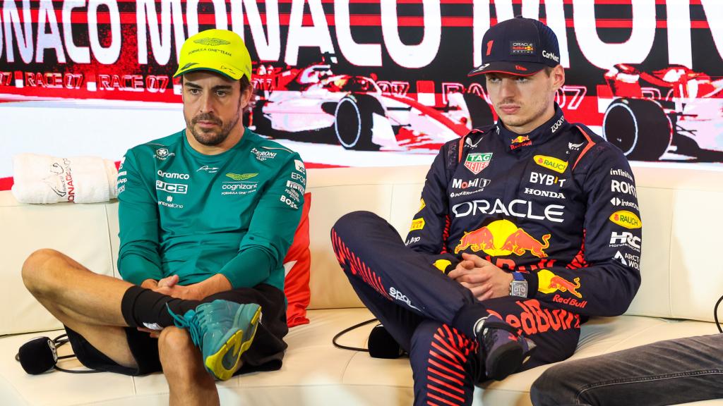 Fernando Alonso, junto a Max Verstappen en una rueda de prensa de Mundial de F1.