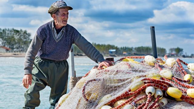 Imagen de archivo de un pescador.