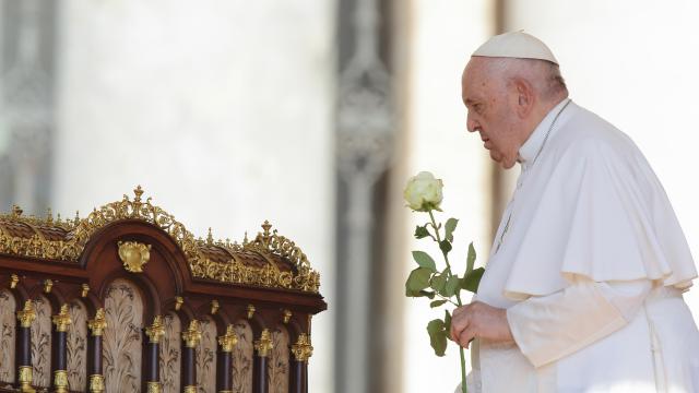 El papa Francisco se recupera favorablemente de la operación de una hernia abdominal