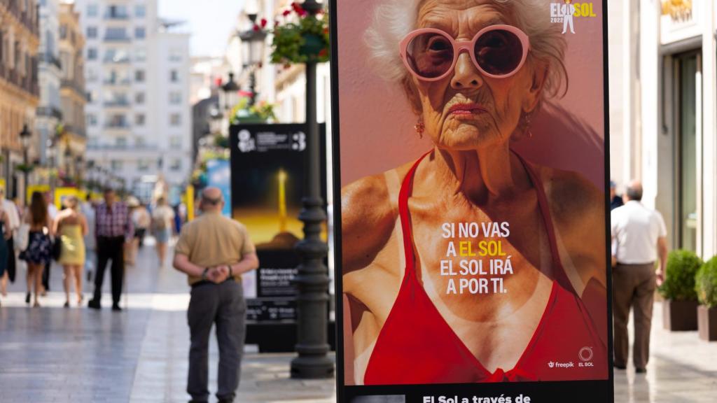 Freepik reimagina los carteles del Festival El Sol en calle Larios.