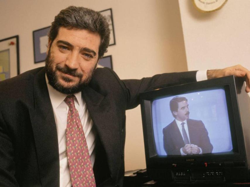 Miguel Ángel Rodríguez, con Aznar en la tele, en la época en que lo asesoró.