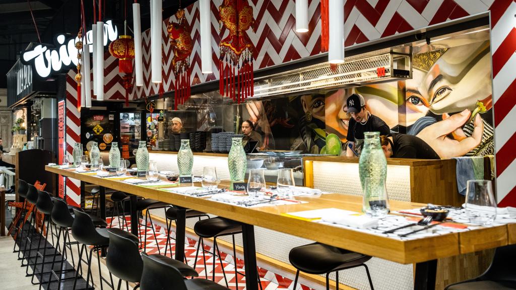 La mesa única de Tripea acoge a 20 comensales a los que se sirve el menú degustación de ocho pases al mismo tiempo