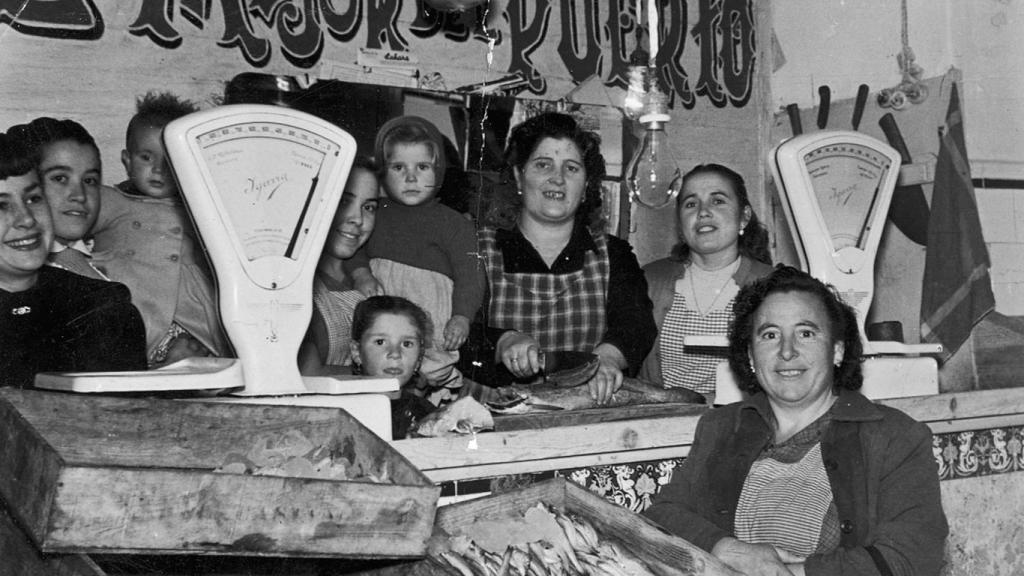 Pescadería en Torrijos (Toledo).  Una de las imágenes de la exposición virtual 'Colmados, comercios y bares: tradición y memoria de Castilla-La Mancha’