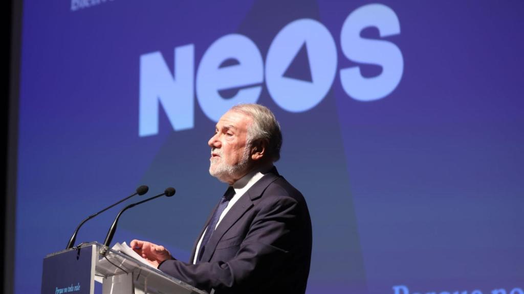 Mayor Oreja durante la presentación de Neos