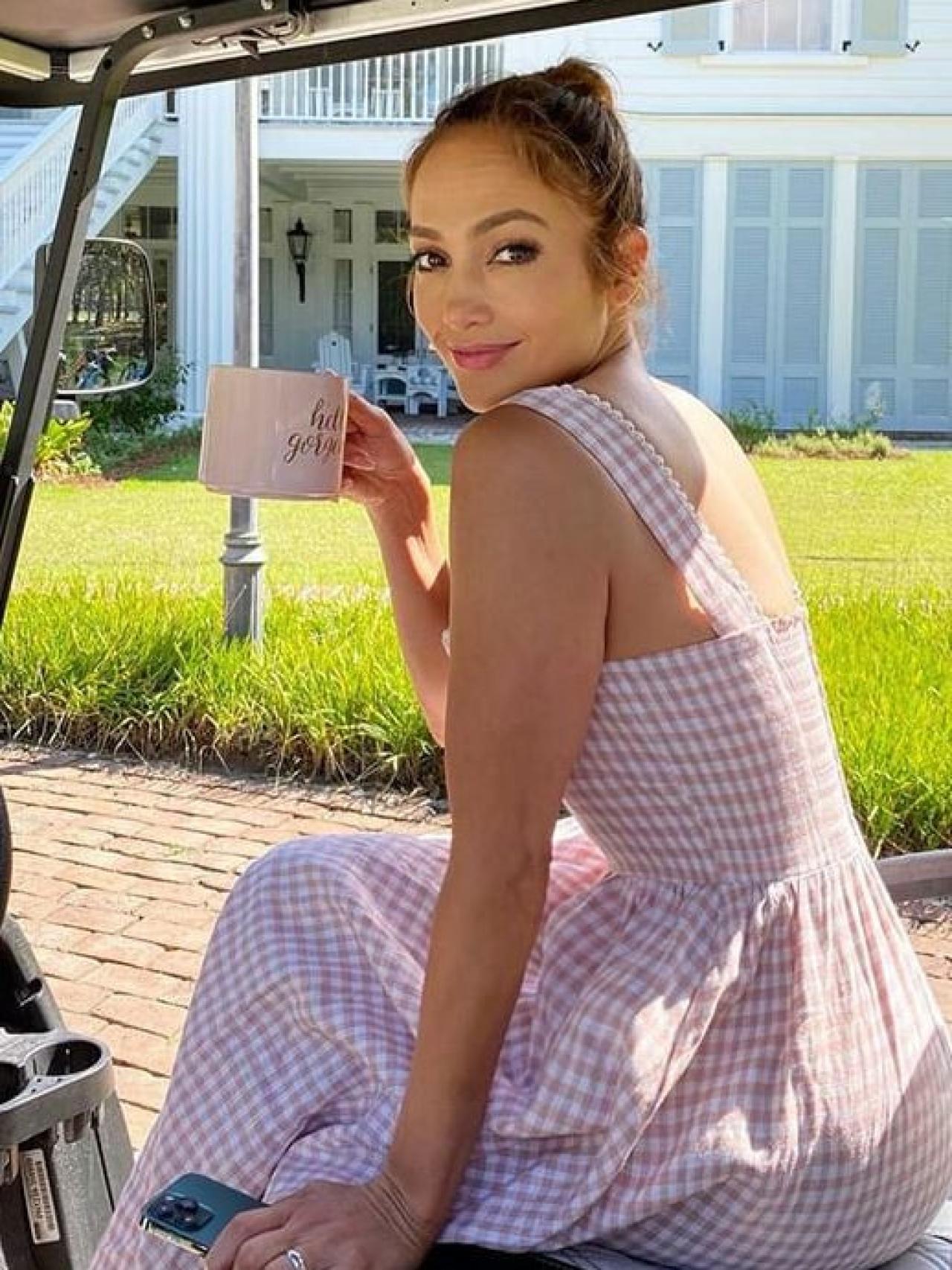 Jennifer Lopez también luce este estampado.