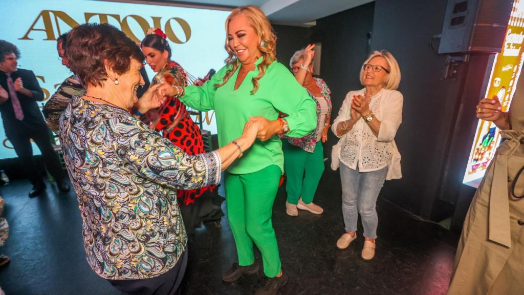 Belén Esteban durante la presentación de su nuevo gazpacho en Málaga.