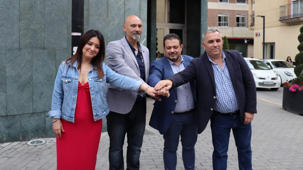 Los candidatos de PP, Vox, Maracena Conecta 23 y Quiero Maracena tras anunciar la firma de su acuerdo de gobierno.