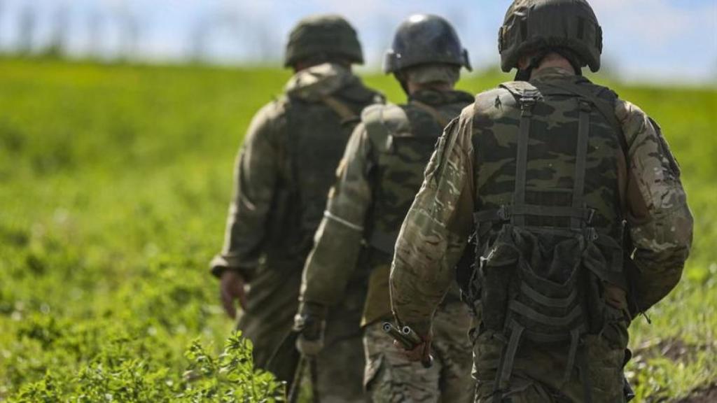 Miembros de la milicia de la República Popular de Donetsk (RPD), cerca de Vasiliivka este mayo.