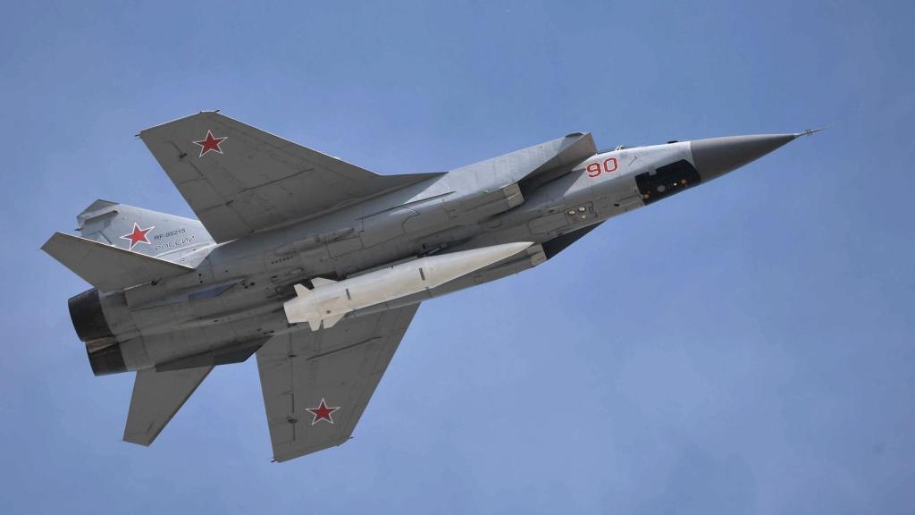 Misil Daga integrado en un MiG-31