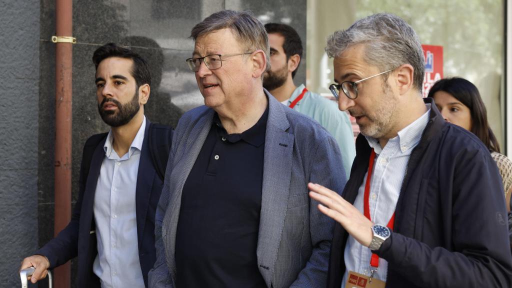 MADRID, 10/06/2023.- El presidente en funciones de la Comunidad valenciana, Ximo Puig (c) a su llegada este sábado a la reunión del Comité Federal del PSOE en la sede del partido en Madrid.