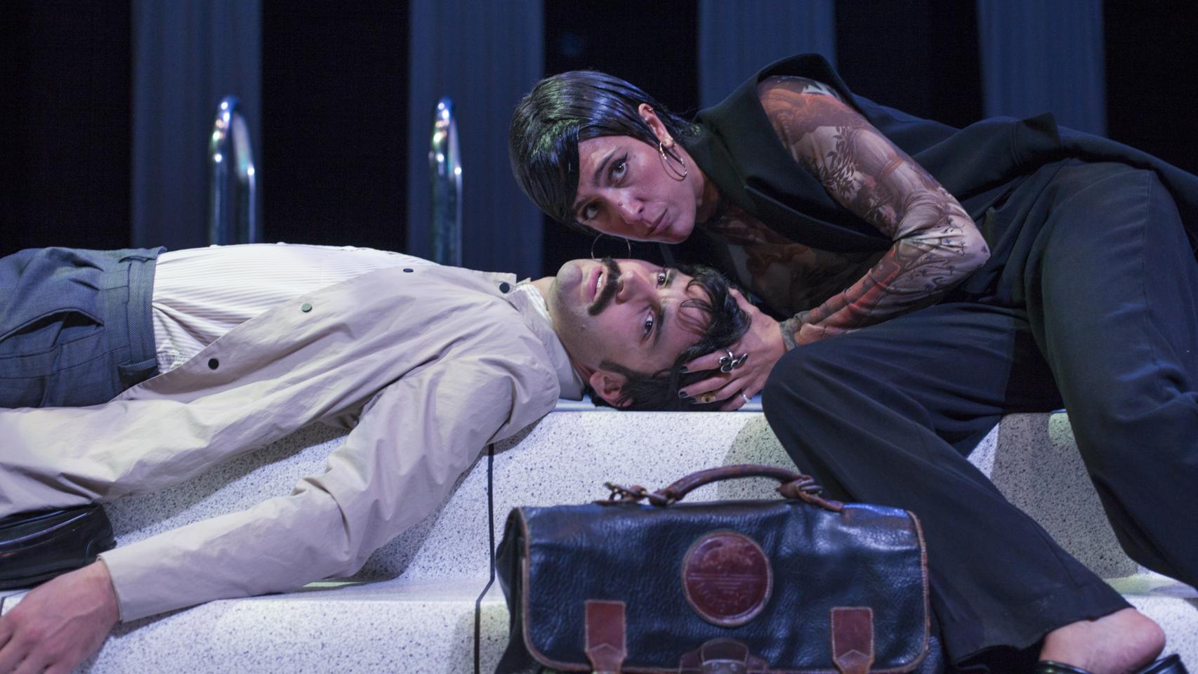 Un momento del montaje teatral de 'Cucaracha con paisaje de fondo'. Foto: Web oficial del Teatro Quique San Francisco